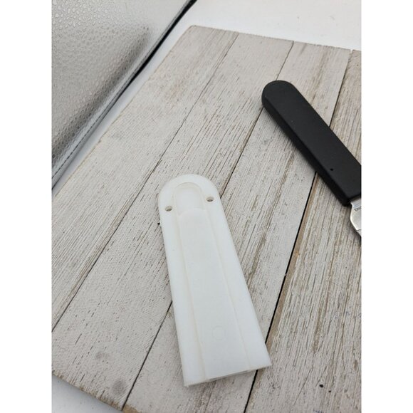 Pampered Chef #1 Cheese Slicer Spreader Stainless Knife w/ Guard Cover # 1125 - Picture 10 of 10